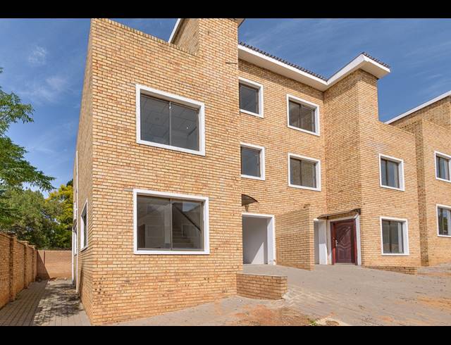 32 BEDROOM HOUSE FOR SALE IN FERNDALE
